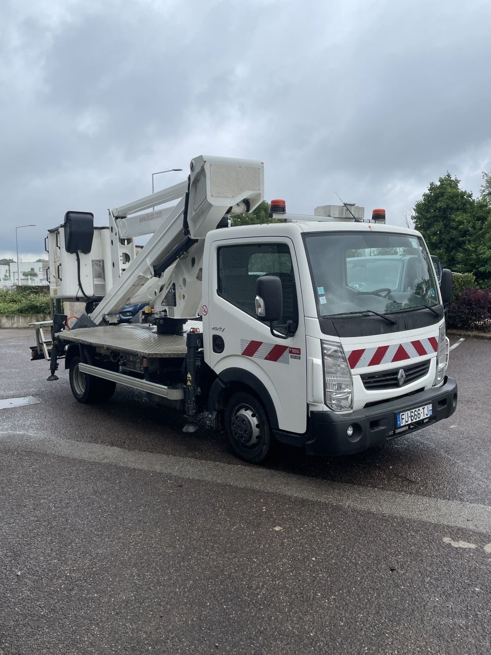 Camion Nacelle KLUBB 20M- VAT-66-NE sur Renault Maxity